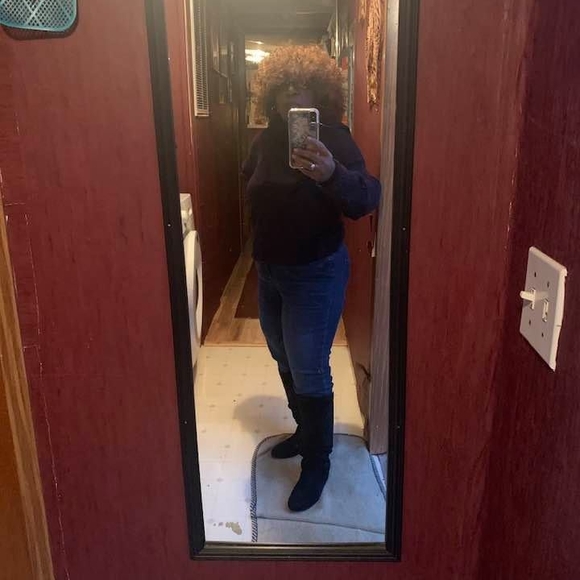 Poshmark profile picture for @directv